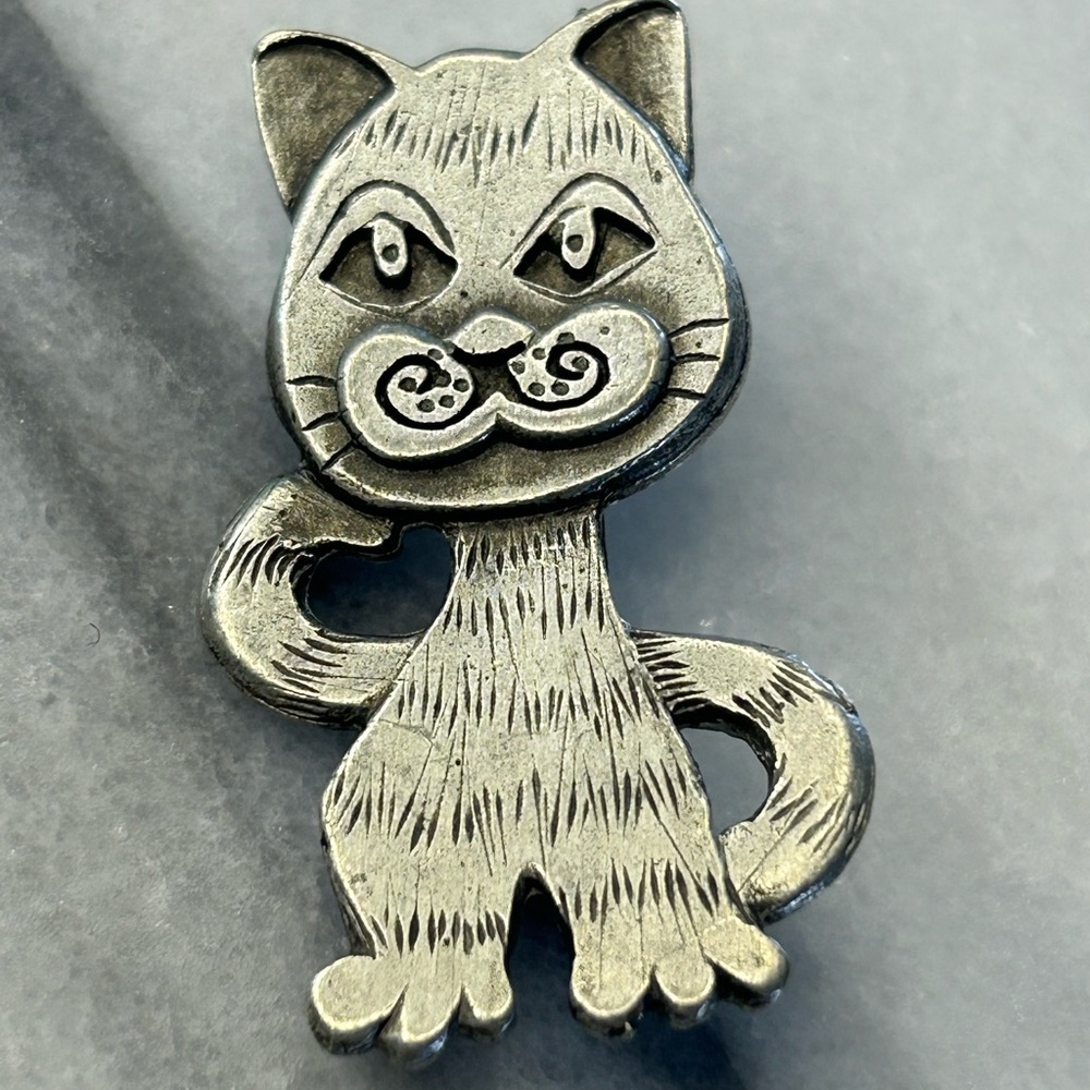 Vintage Metzke Pewter cat pin